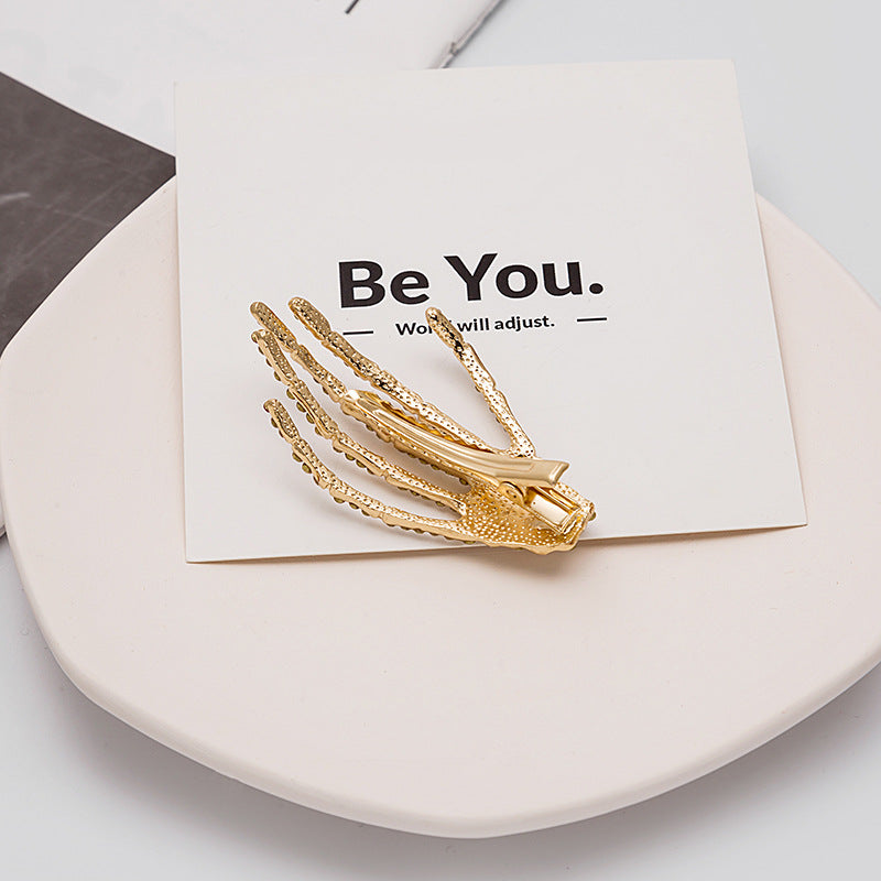 Wholesale Dark Ghost Claw Skeleton Hand Diamond Exaggerated Metal Halloween Duckbill Hair Clips